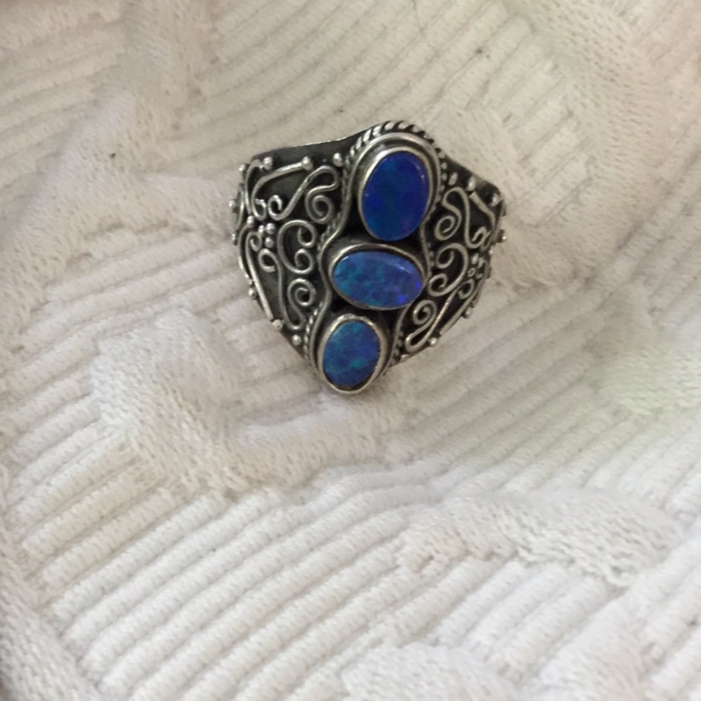 Stunning sterling and blue opal ring. - Picture 2 of 6
